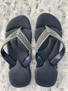 Havaianas Men’s Navy Flip-Flops with Gray Straps